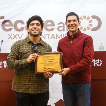 Tecate entrega Llaves de la Ciudad al beisbolista Leo Heras