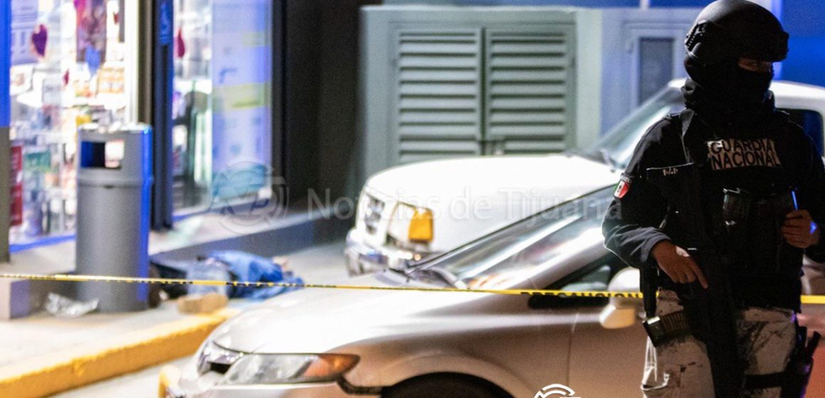 1 Ejecutan a hombre de la tercera edad de un disparo en la frente afuera de un Oxxo