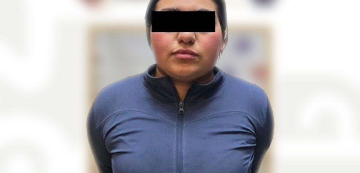 Detienen a mujer por amenazas y daños a vehículo