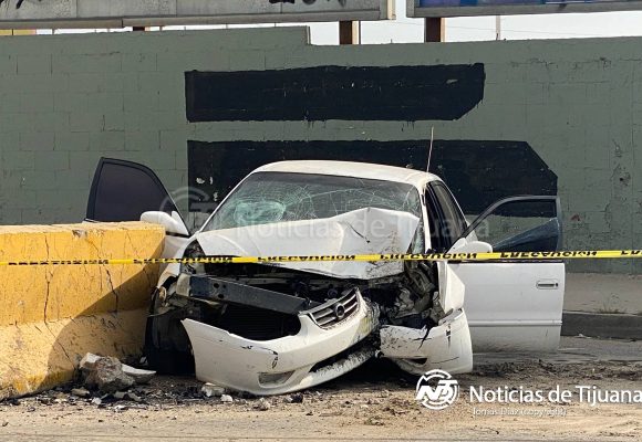 Muere conductor tras chocar contra muro en la Ready Lane de Otay