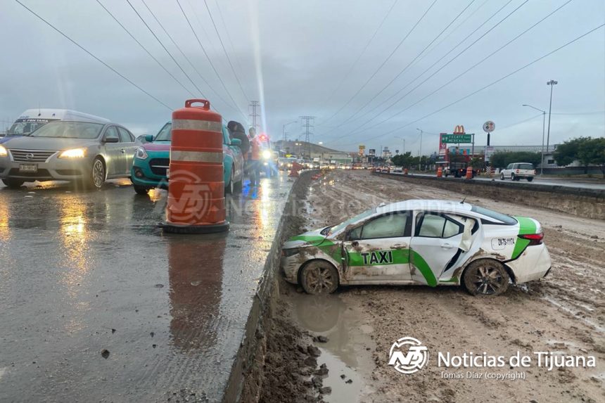 Taxista de 60 años pierde el control y termina en volcadura en el “2000”