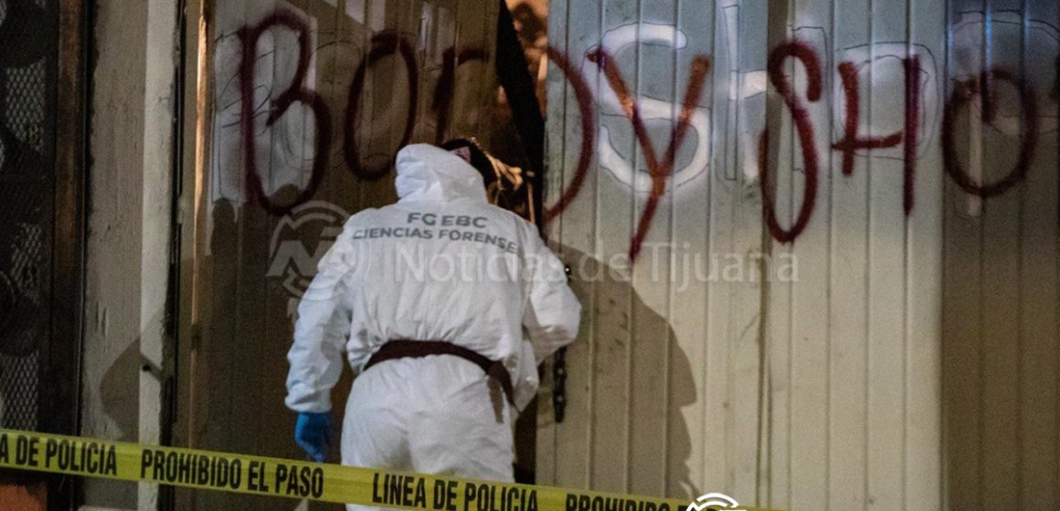 1 Ejecutan a Martín dentro de su casa en Ciudad Jardín; sicarios huyen en Explorer