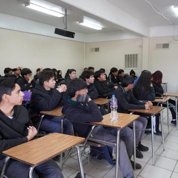 Llevan pláticas antiextorsión a preparatoria