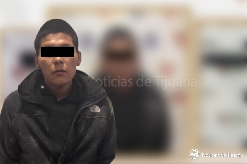 Detienen a hombre tras persecución; aseguran fusil