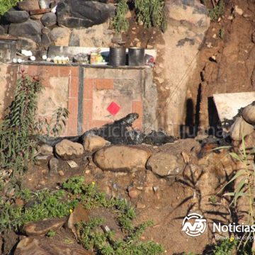 1 Localizan cuerpo carbonizado al sofocar incendio en casa improvisada