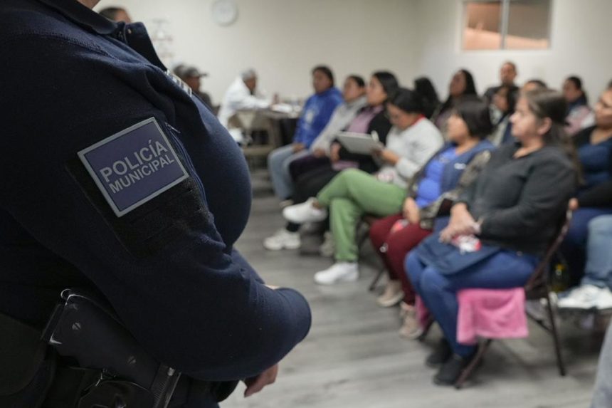 SSPCM lleva plática de prevención de violencia familiar a empresa en Linda Vista