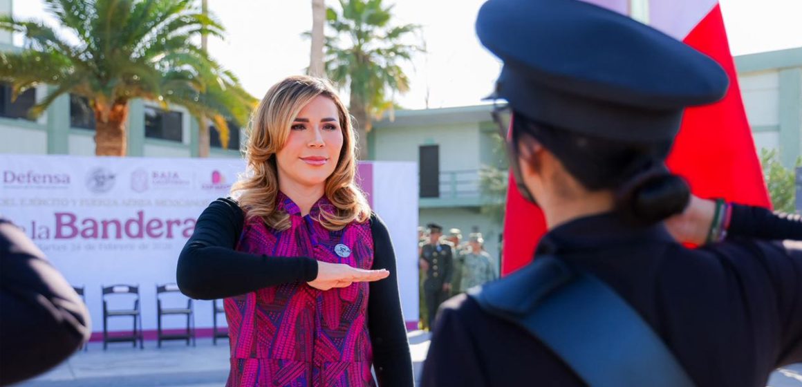 Encabezan ceremonia del Día de la Bandera en Mexicali
