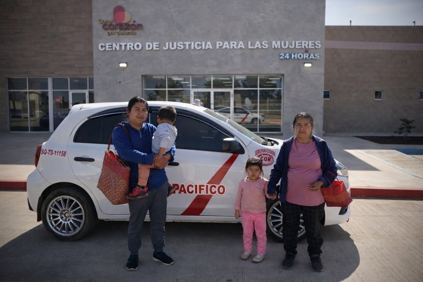 Facilitan acceso al CEJUM San Quintín con servicio de taxi sin costo