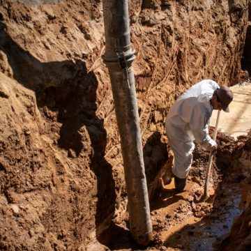CESPT repara colector tras derrames en Campestre Murúa