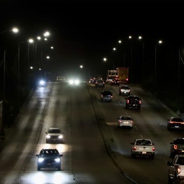 Instalan 119 luminarias LED en la Vía Rápida Oriente