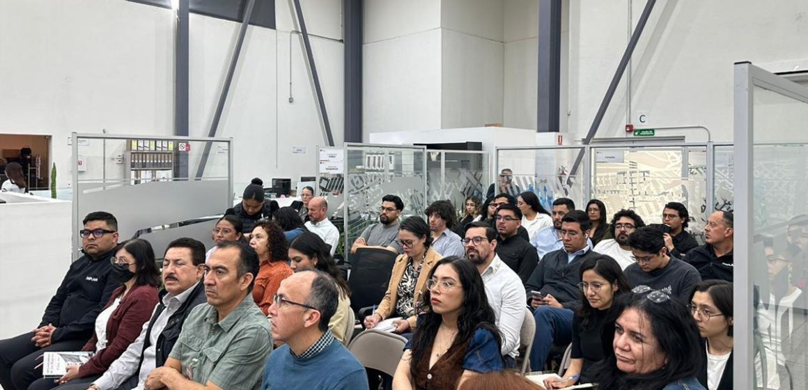 Capacitan a personal municipal en perspectiva de género