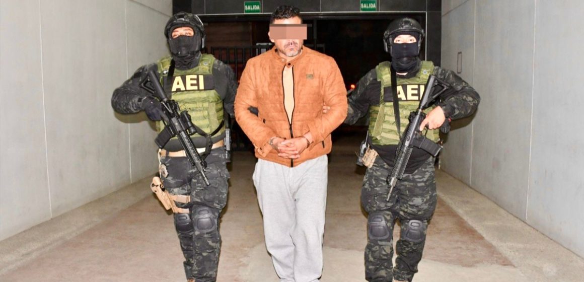 Capturan a hombre acusado de homicidio en un domicilio