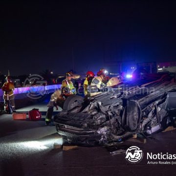 Volcadura en el Puente Caracol: conductor queda atrapado y sufre múltiples fracturas