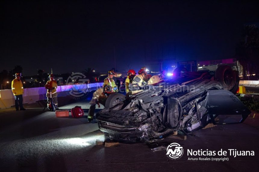 Volcadura en el Puente Caracol: conductor queda atrapado y sufre múltiples fracturas