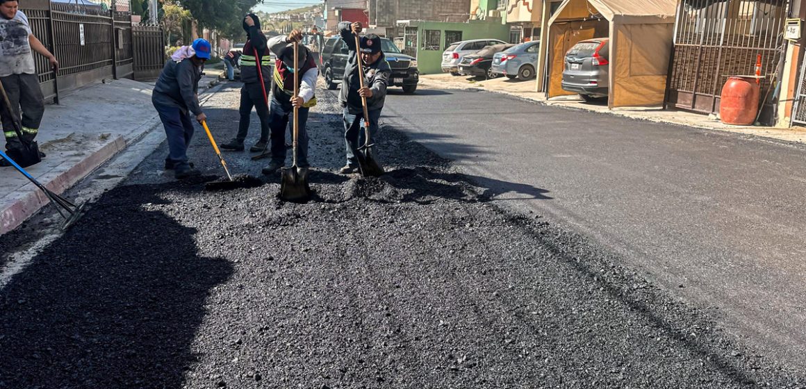 Refuerzan trabajos de bacheo en delegaciones de Tijuana