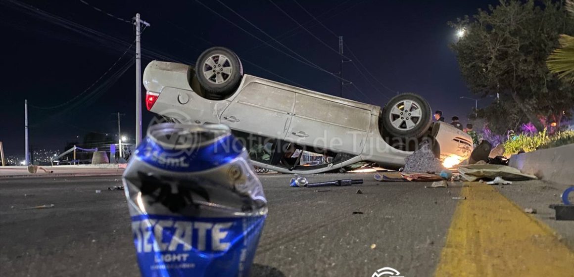 Huía tras chocar y terminó volcado en el bulevar Cucapah