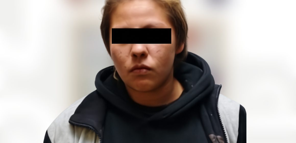 Detienen a mujer con orden de aprehensión por homicidio