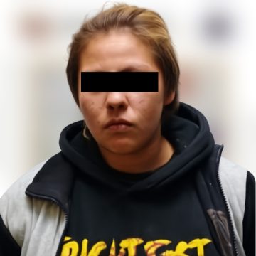 Detienen a mujer con orden de aprehensión por homicidio