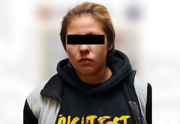 Detienen a mujer con orden de aprehensión por homicidio