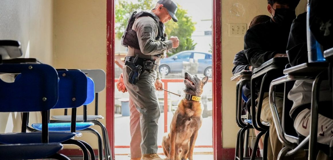 Aplican revisión preventiva en CECyTE de Urbi Villas del Prado