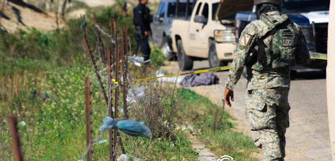 4 Localizan cuerpo envuelto en plástico en el “2000”