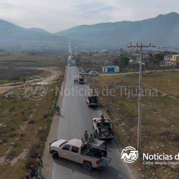 Localizan tres cuerpos dentro de un vehículo en colonia El Roble