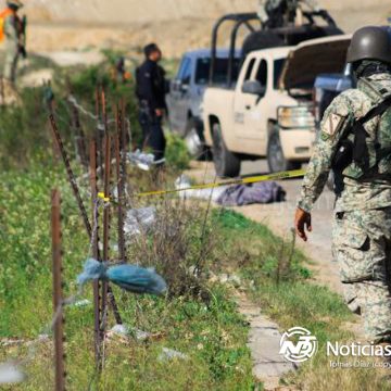 Localizan cuerpo envuelto en plástico en el “2000”