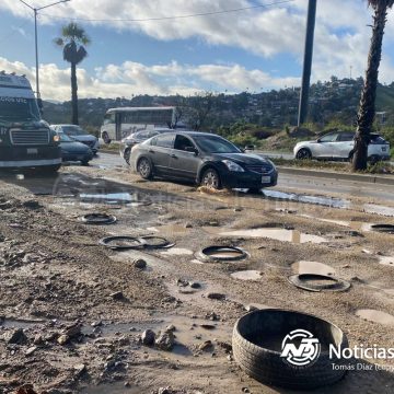 Lodo y escombros afectan circulación en la Vía Rápida rumbo a Zona Centro