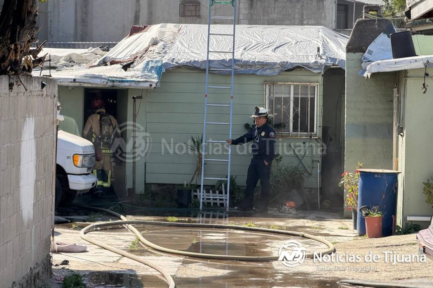 Fuerte incendio arrasa con bodegas en la colonia 20 de Noviembre