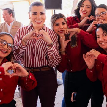 Fortalecen apoyos educativos con Beca Rita Cetina