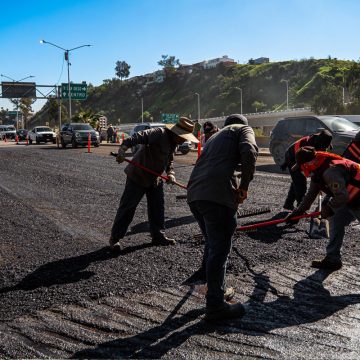 Avanza programa de bacheo en delegaciones de Tijuana