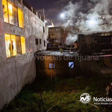 Arde cuartería en la Zona Norte; desalojan a residentes y no hay heridos