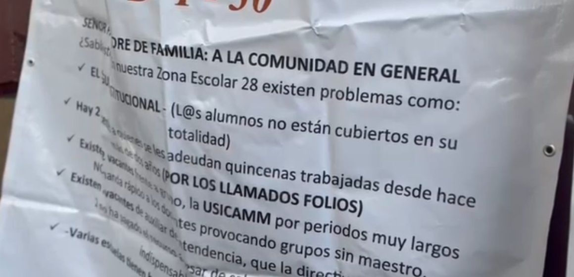 Padres y maestros protestan por falta de pagos y personal