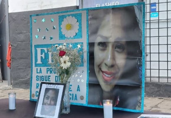 Familiares y amigas de Flor Poz Aguilar se manifestaron al cumplirse dos años de su desaparición, denunciando la falta de apoyo institucional en las búsquedas.