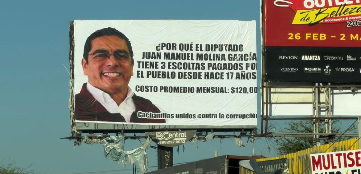 Colocan espectaculares contra diputado Juan Manuel Molina por presunto uso de escoltas