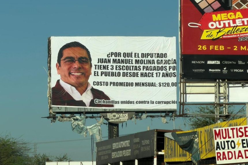 Colocan espectaculares contra diputado Juan Manuel Molina por presunto uso de escoltas
