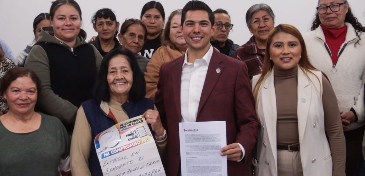 Román Cota formaliza entrega del Centro Comunitario Cucapah a vecinos de Tecate
