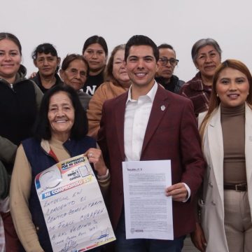 Román Cota formaliza entrega del Centro Comunitario Cucapah a vecinos de Tecate