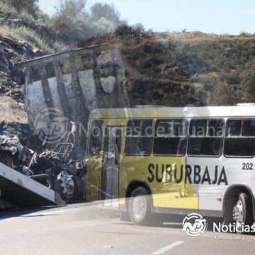 gdfgfdg Comando armado incendia vehículos y desata pánico en las carreteras Tijuana–Tecate