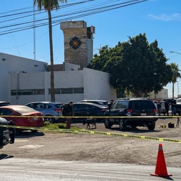 yy Inspeccionan camioneta tras alerta de explosivo en Mexicali