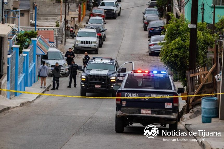 Ejecutan a dos hombres en Sánchez Taboada; ataque armado deja vehículo impactado
