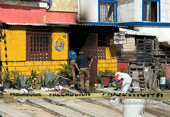 Mujer fallece carbonizada en incendio de casa en Urbi