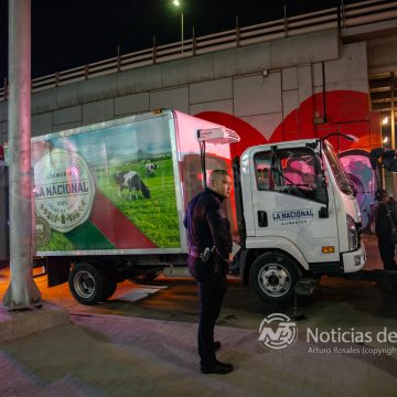 Roban camiones en La Mesa; hay detenidos