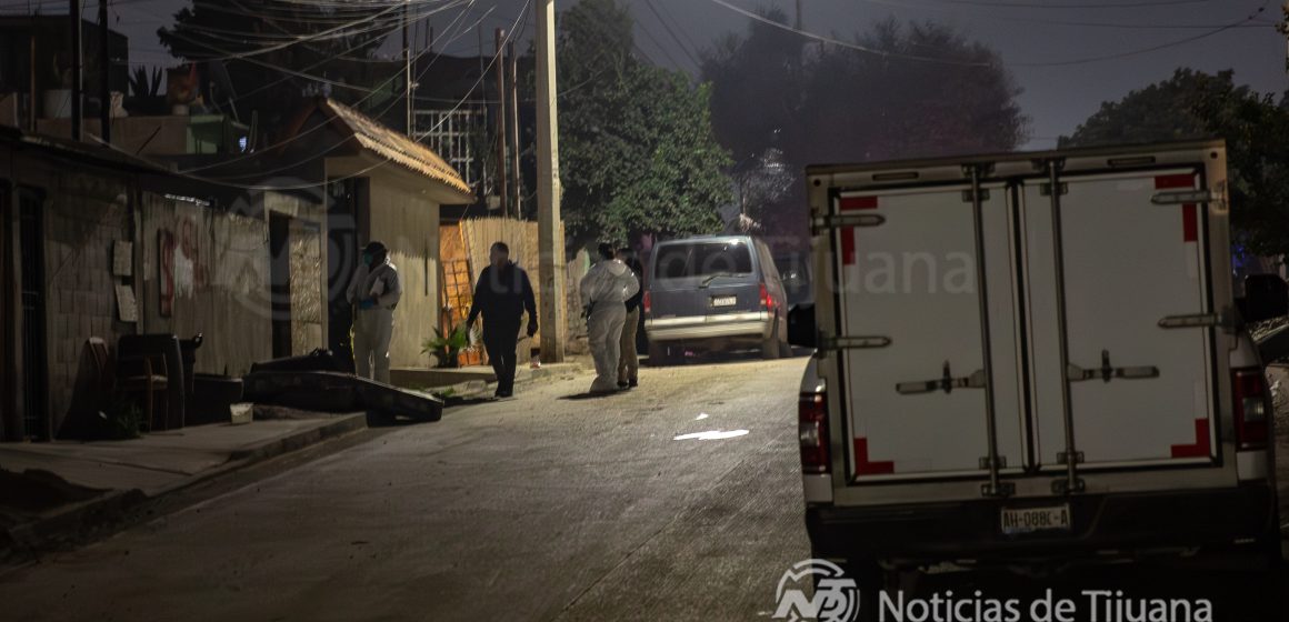 062A2230 Matan a dos hombres y dejan herida a una mujer en Terrazas del Valle