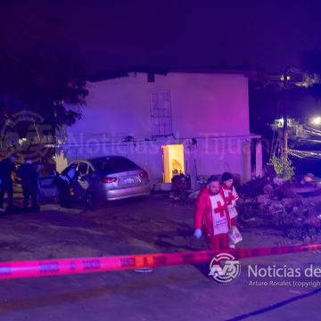 Ejecutan a hombre y mujer dentro de vehículo en la col Michoacán