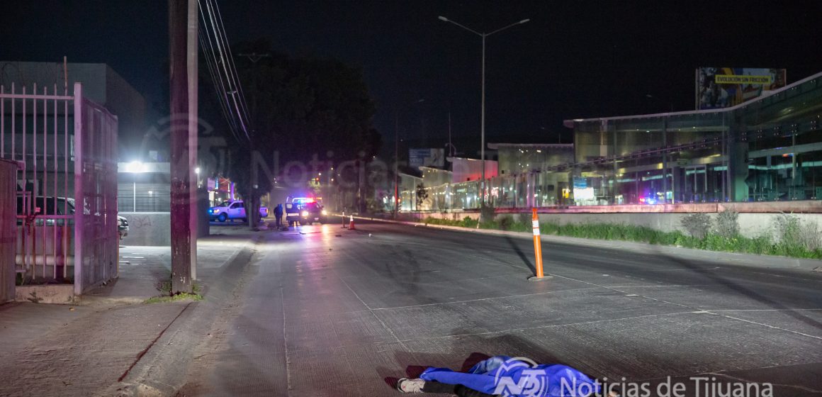 062A2830 Hombre muere atropellado sobre bulevar Insurgentes