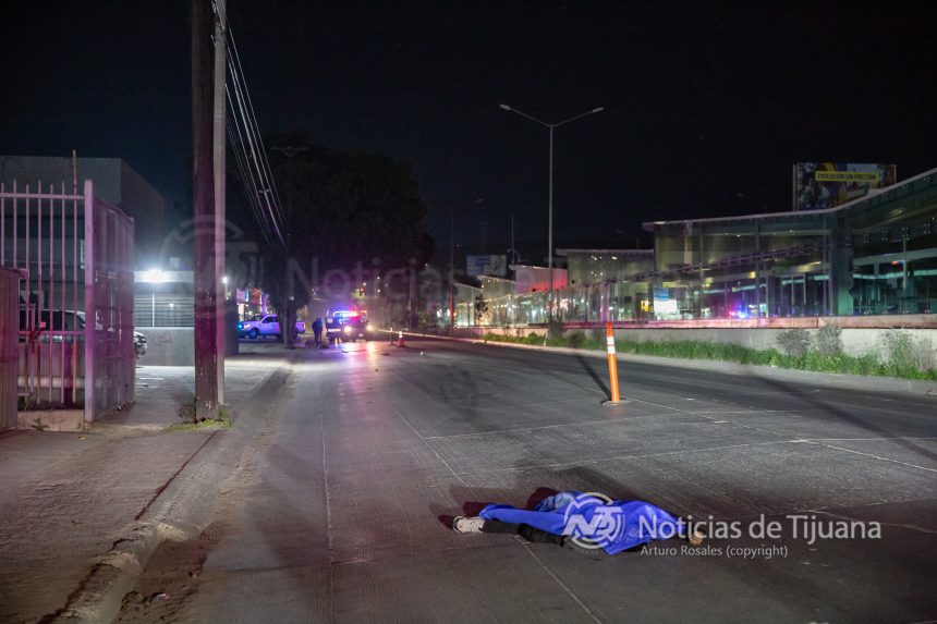 062A2830 Hombre muere atropellado sobre bulevar Insurgentes