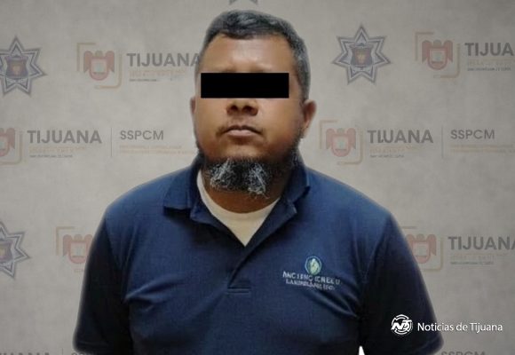 Detienen a hombre por intentar subir a menor a su vehículo afuera de escuela