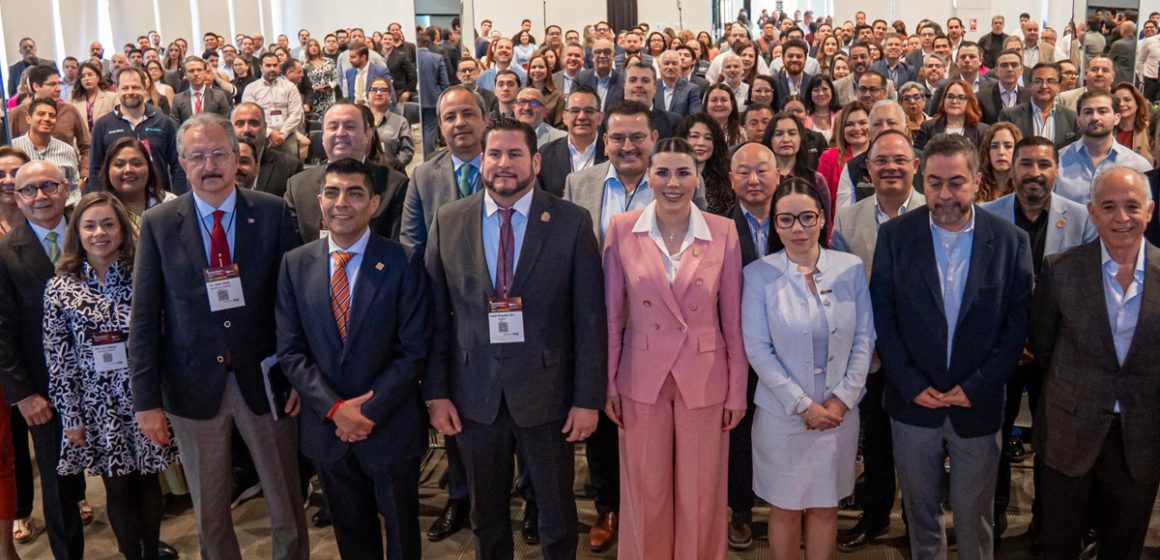 Burgueño participa en encuentro de proveeduría médica