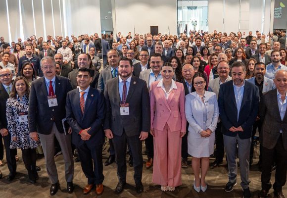 Burgueño participa en encuentro de proveeduría médica